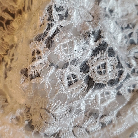 💗 VICTORIA'S SECRET White Lace Unlined Bra 💗 - Picture 3 of 8